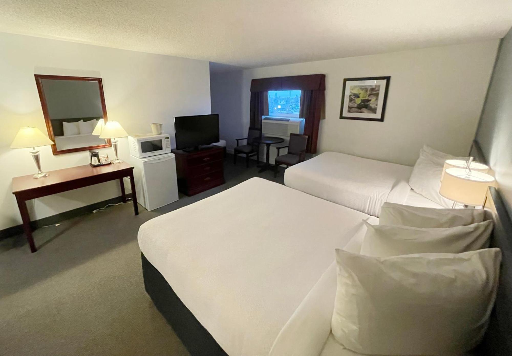 Days Inn & Conference Centre By Wyndham Camrose Norsemen Bagian luar foto