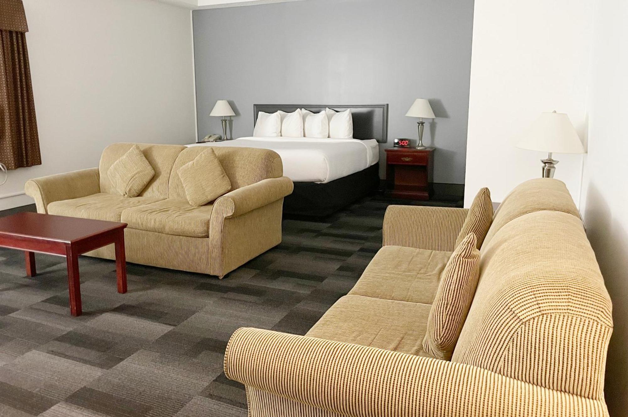 Days Inn & Conference Centre By Wyndham Camrose Norsemen Bagian luar foto