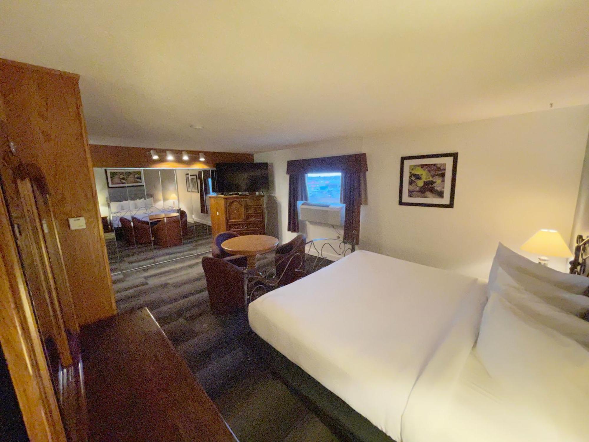 Days Inn & Conference Centre By Wyndham Camrose Norsemen Bagian luar foto