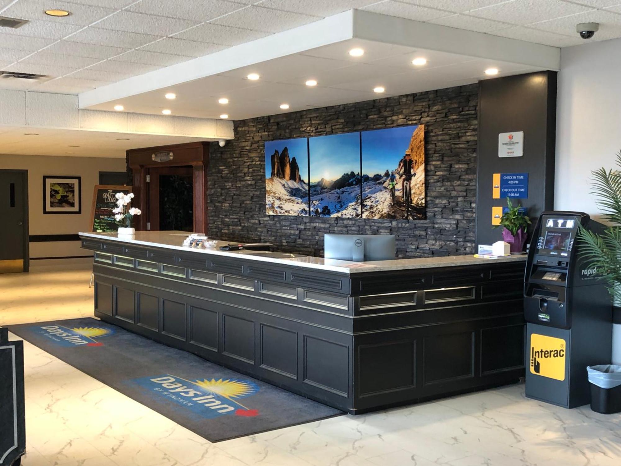 Days Inn & Conference Centre By Wyndham Camrose Norsemen Bagian luar foto