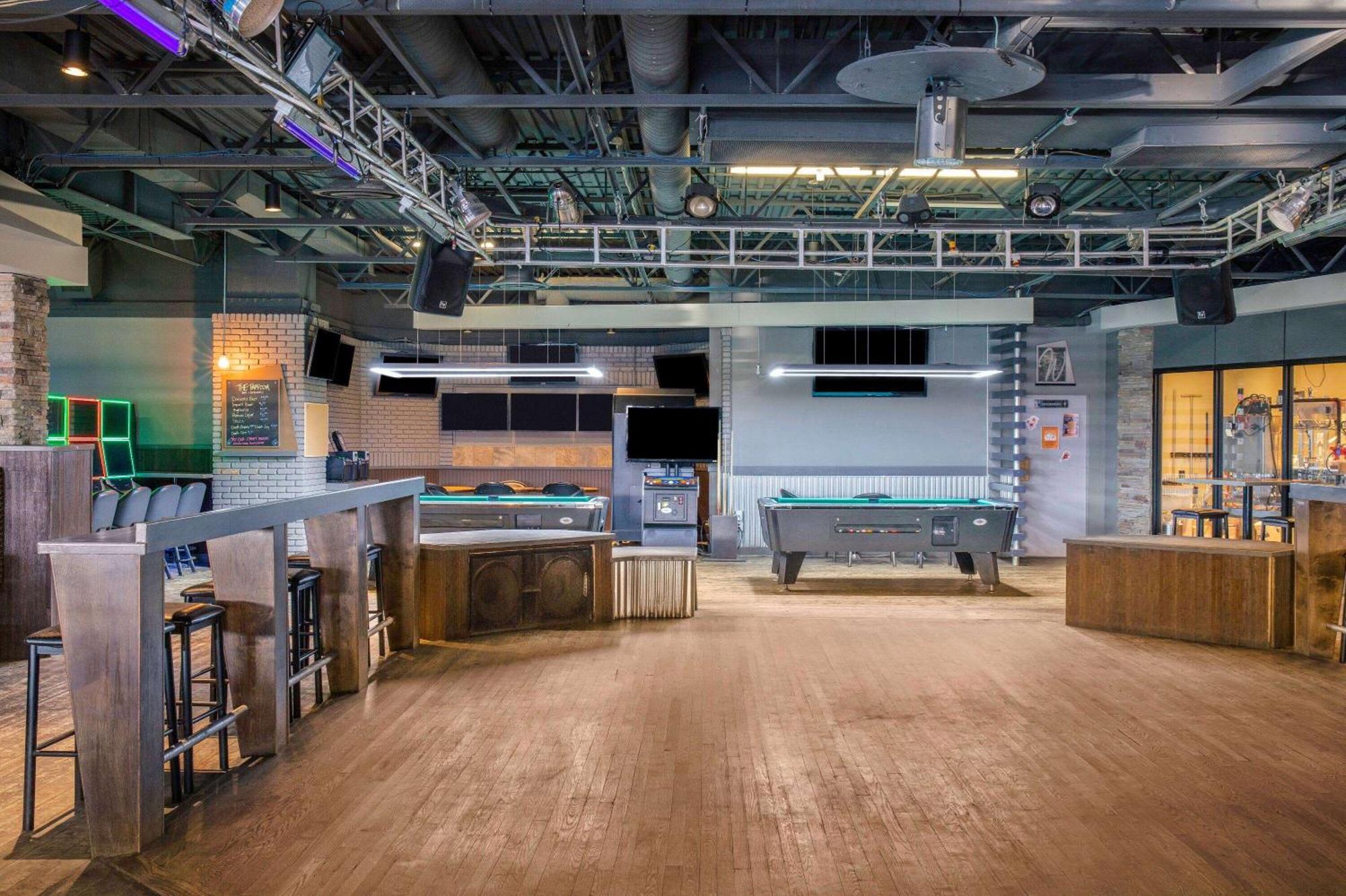 Days Inn & Conference Centre By Wyndham Camrose Norsemen Bagian luar foto