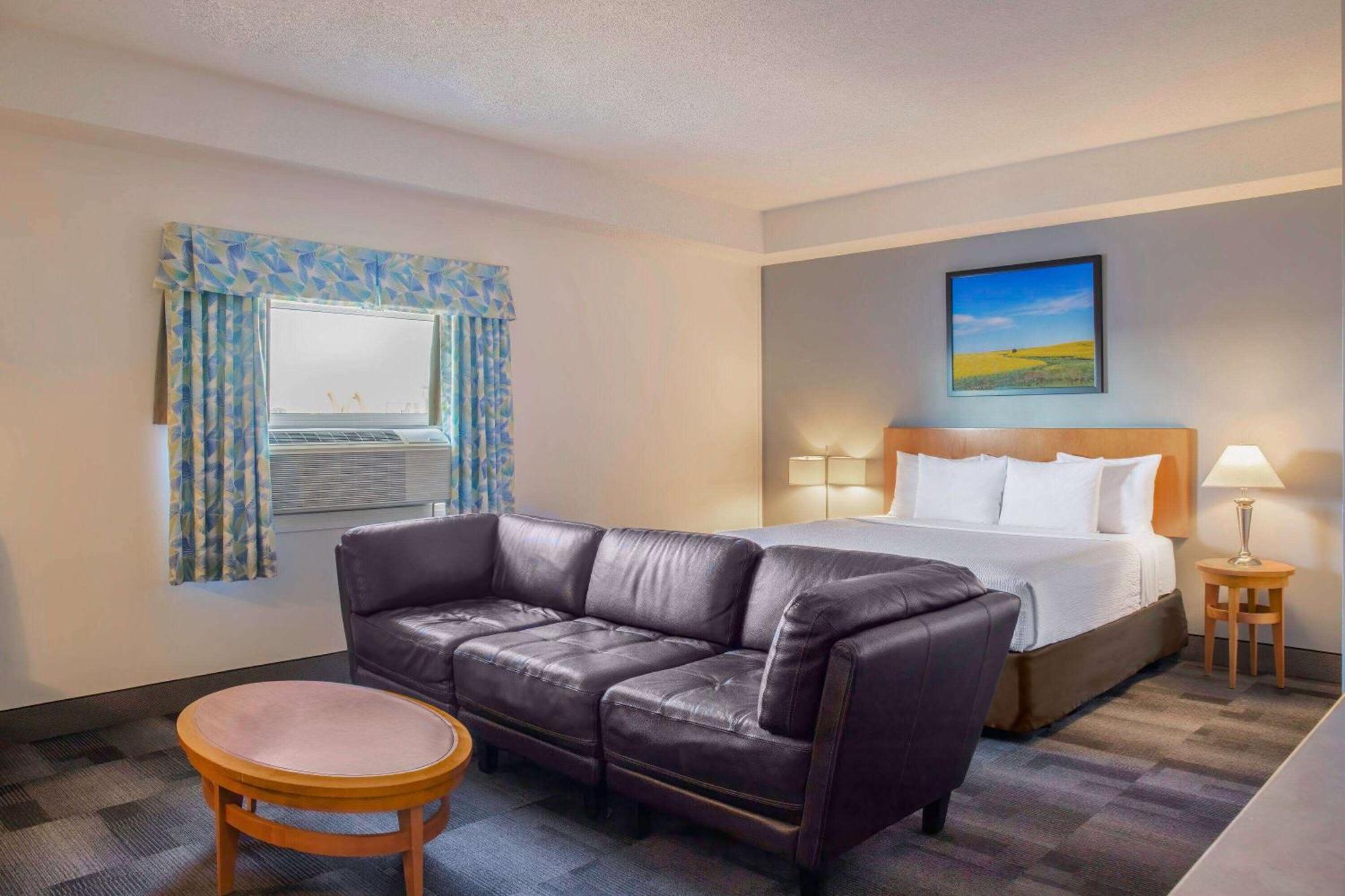 Days Inn & Conference Centre By Wyndham Camrose Norsemen Bagian luar foto