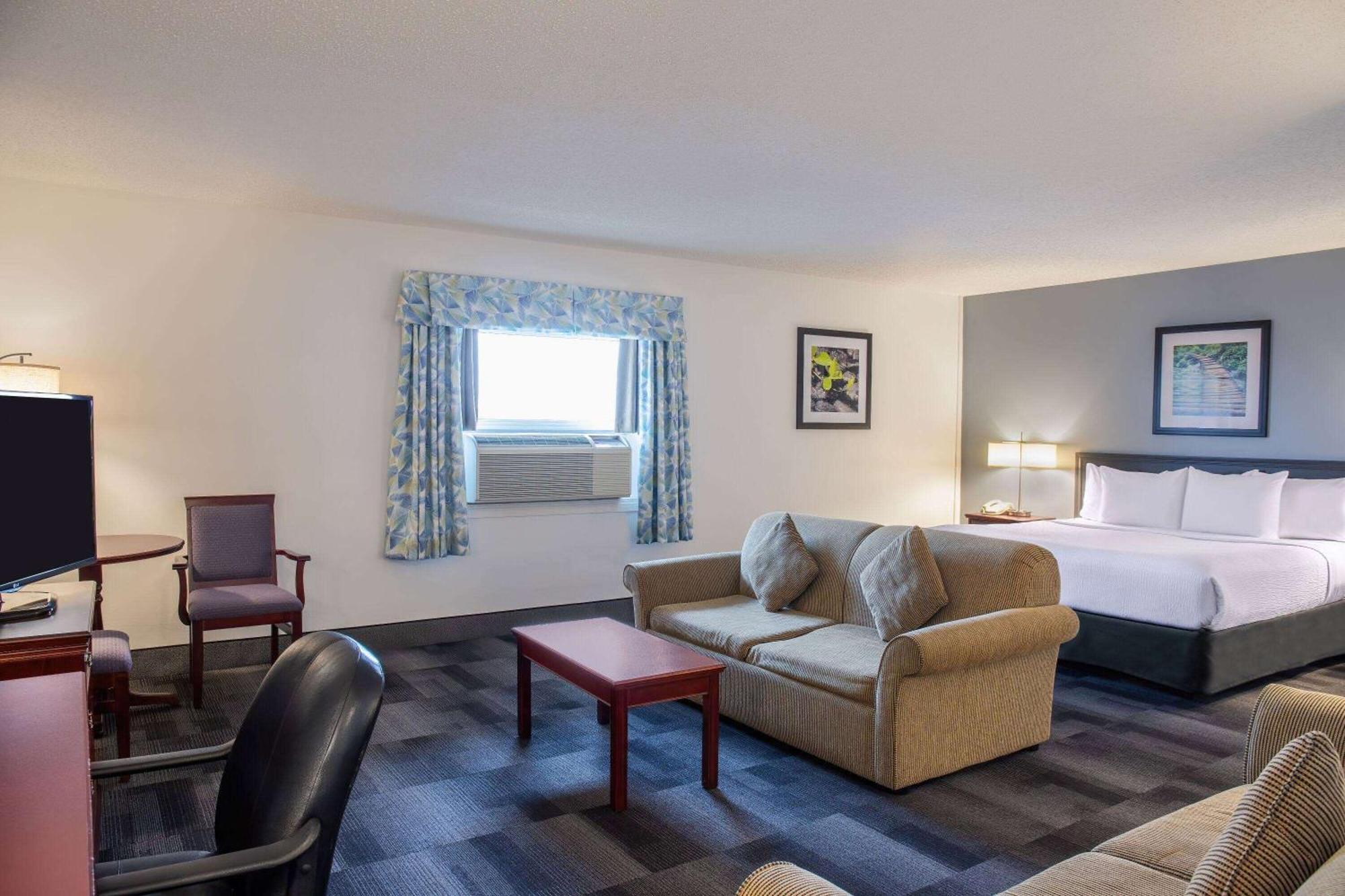 Days Inn & Conference Centre By Wyndham Camrose Norsemen Bagian luar foto