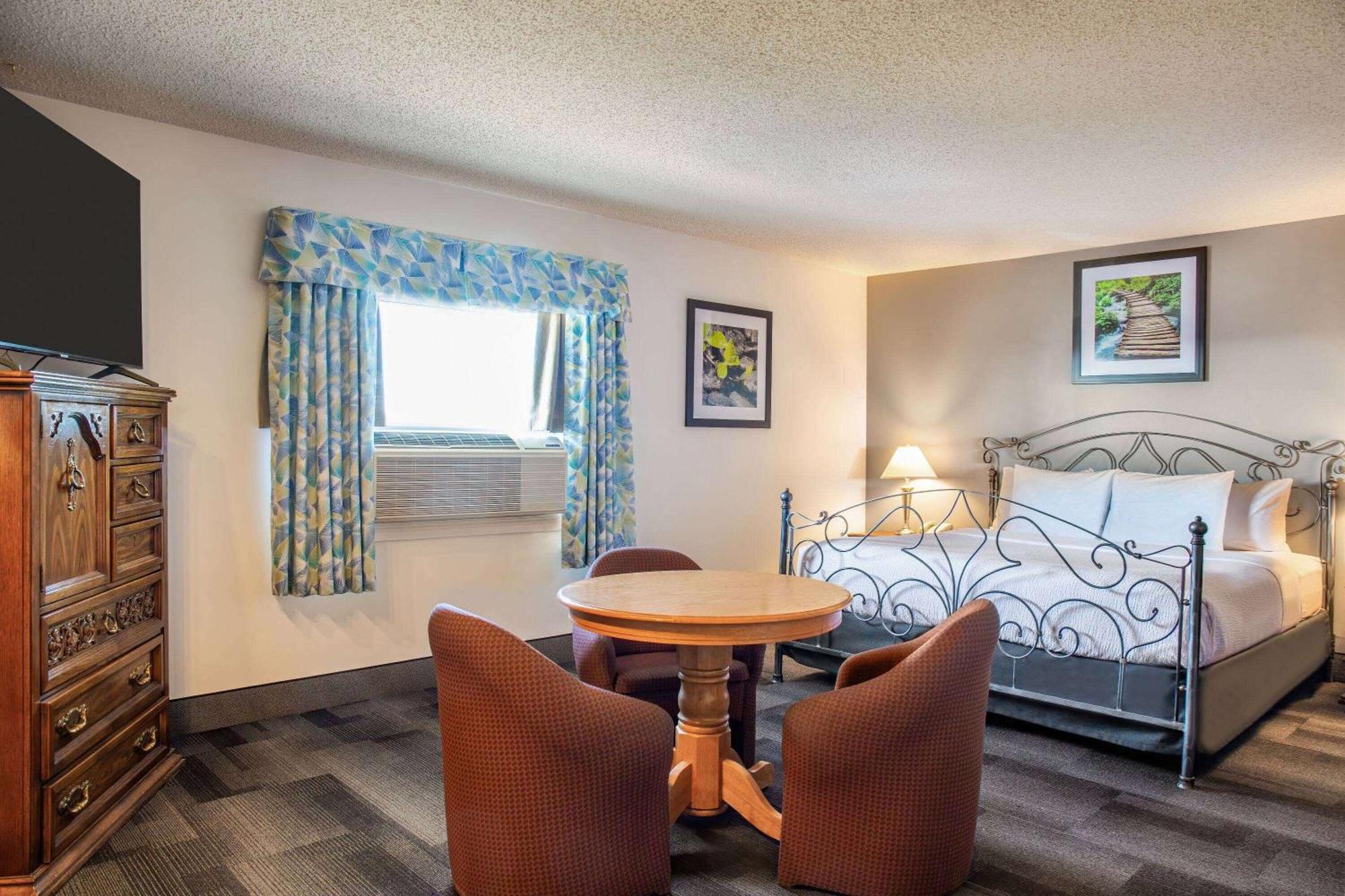 Days Inn & Conference Centre By Wyndham Camrose Norsemen Bagian luar foto