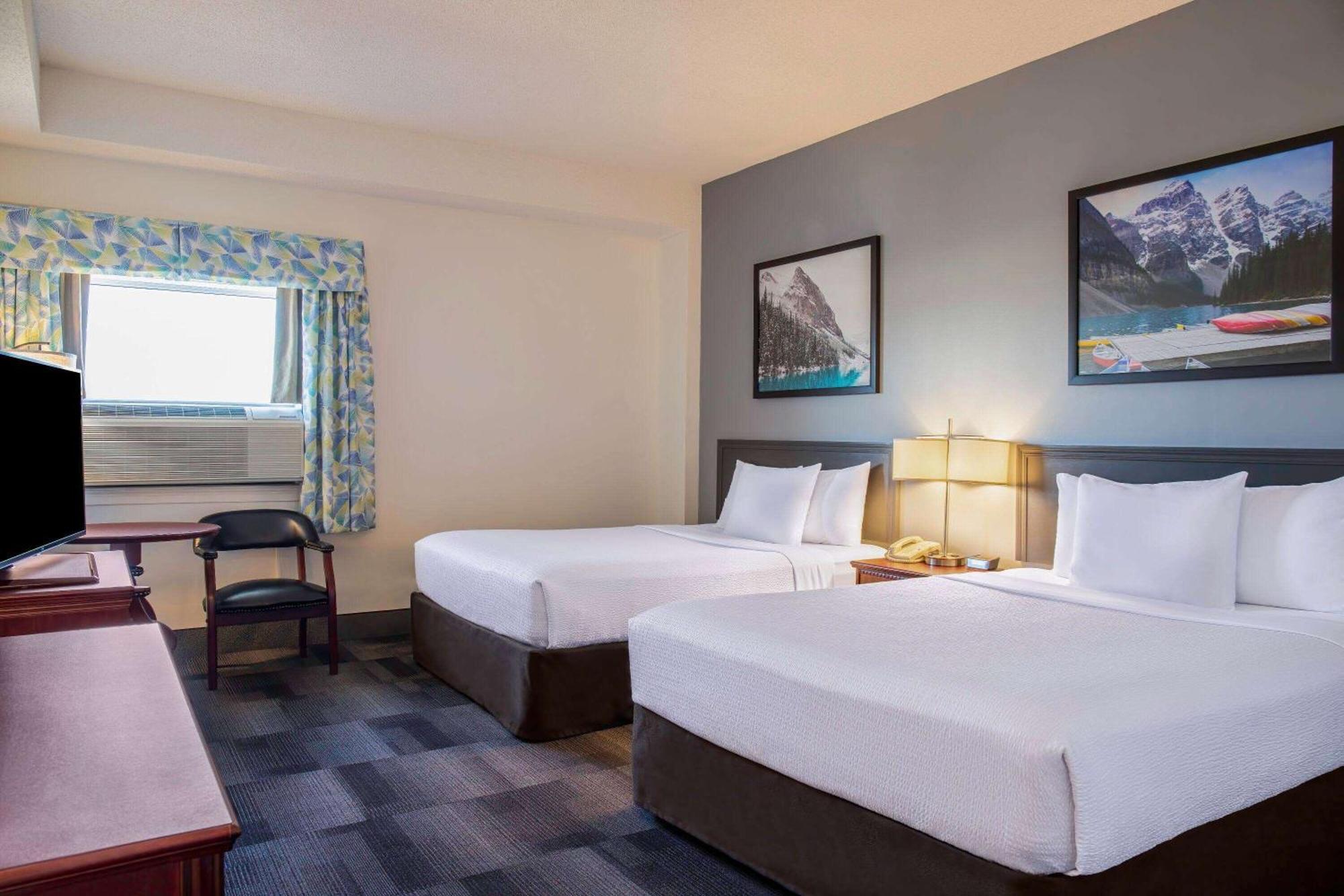 Days Inn & Conference Centre By Wyndham Camrose Norsemen Bagian luar foto
