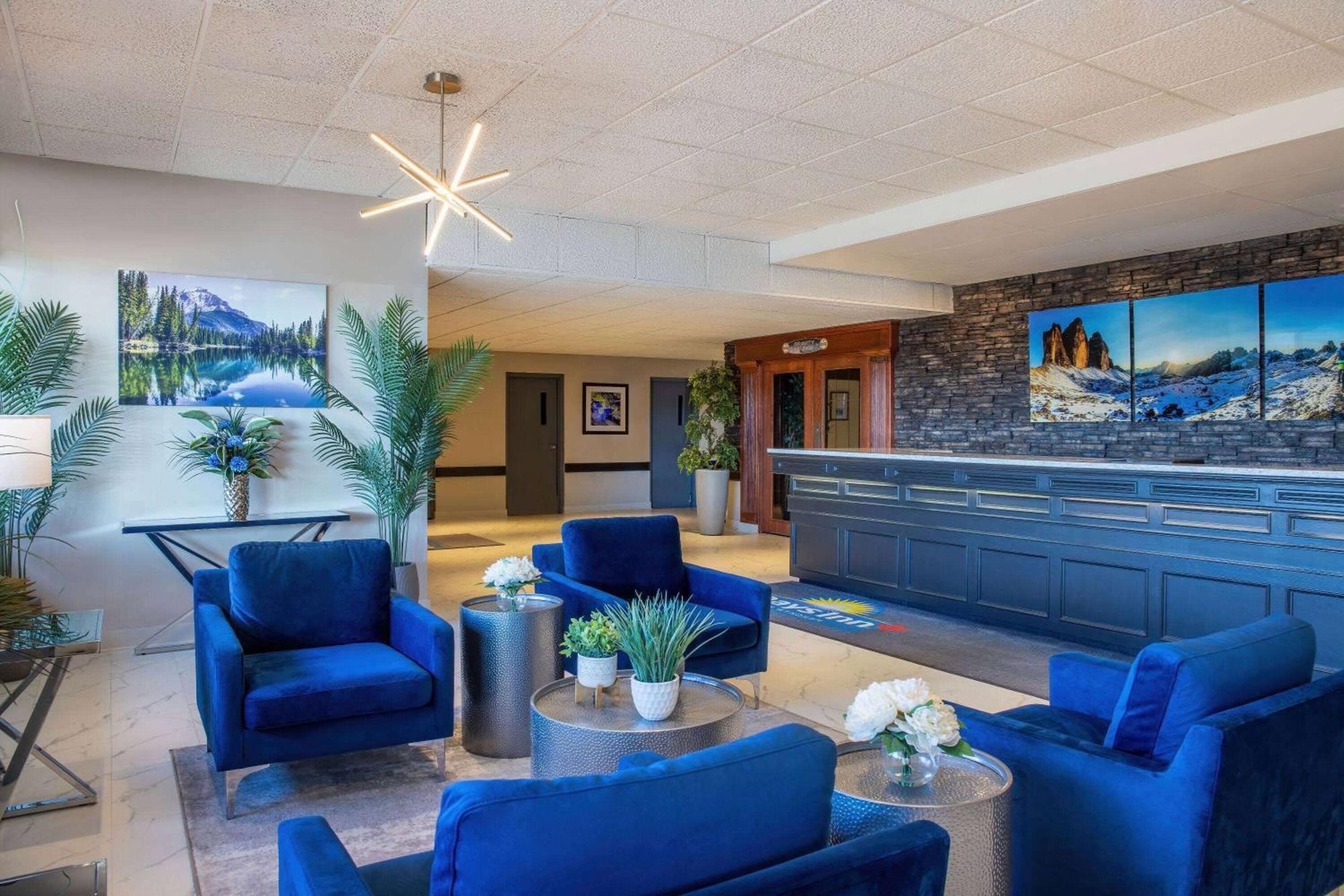 Days Inn & Conference Centre By Wyndham Camrose Norsemen Bagian luar foto